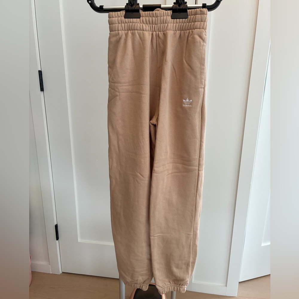 ADIDAS ORIGINALS
Beige Adicolor Lounge Pants (Runs Large)